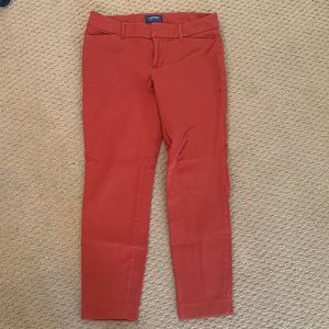 Old Navy mid-rise pants with a pixie cut. Size 8